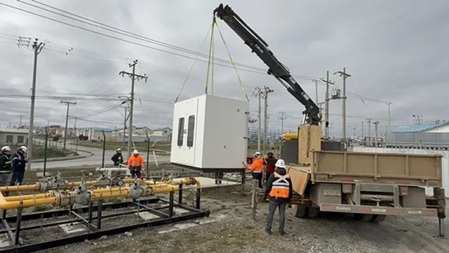 Montaje de un módulo junto a las instalaciones